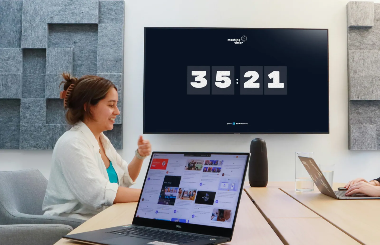 A large visual countdown in the Simple Meeting Timer